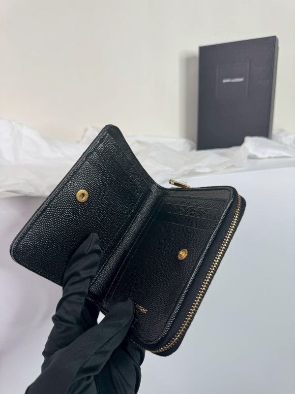 【分期0利率】YSL 魚子醬衍縫拉鍊對折 6 卡零錢袋短夾【未使用閒置品】 