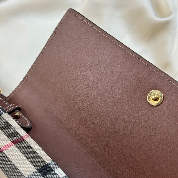 【12期0利率】BURBERRY 全皮翻蓋內裡格紋WOC【95成新】 