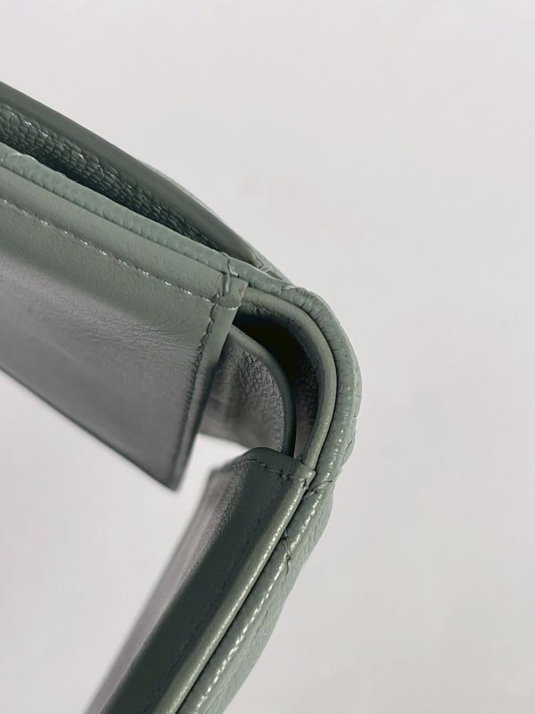 【9成新】CHANEL COCO 背面拉鍊三折短夾 