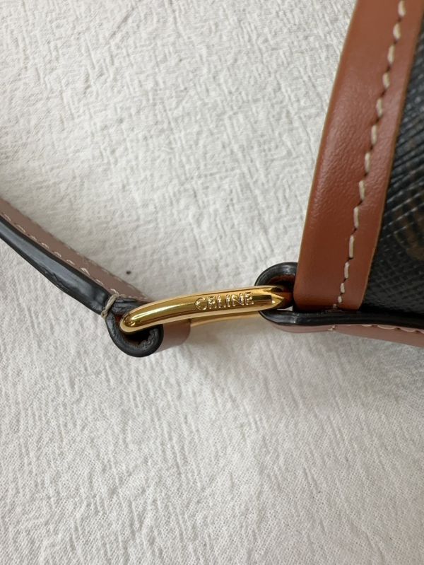 【12期0利率】CELINE TRIOMPHE老花小號水桶包【23年3月羅馬購證】【99成新】 