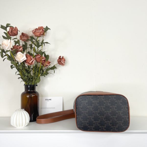 【12期0利率】CELINE  TRIOMPHE老花小號水桶包【95成新】 