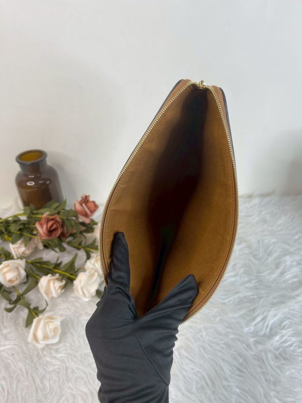 【分期0利率】CELINE TRIOMPHE 印花標誌小號收納袋【未使用閒置品】 
