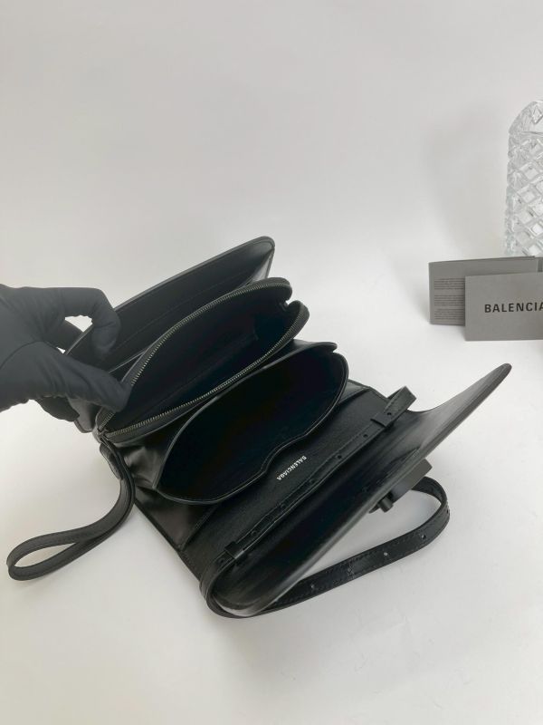 【9成新】BALENCIAGA 金屬B Logo風琴小方包 