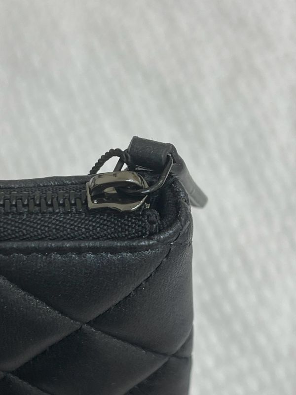 【未使用閒置品】CHANEL 菱格紋拉鍊手拿包 