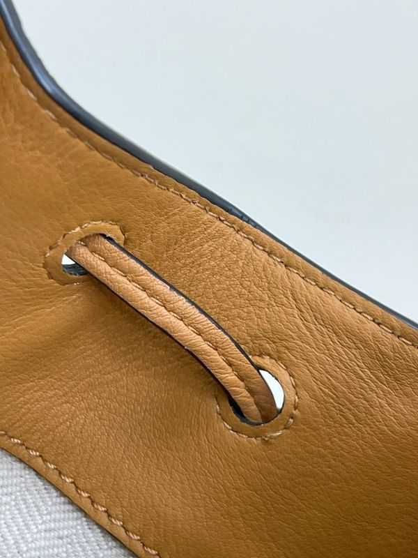 【95成新】LOEWE Mini Hammock 小牛皮 