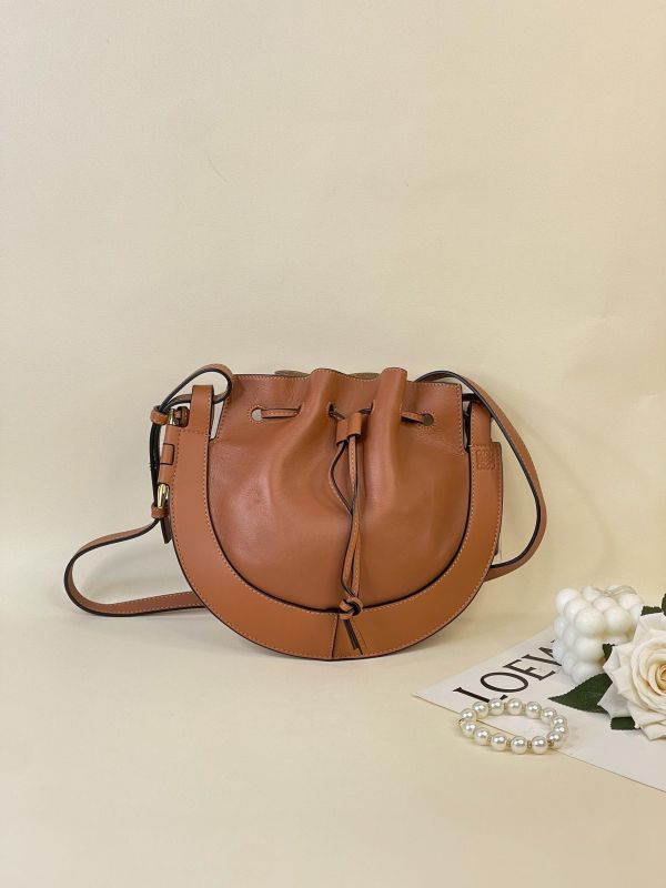 【9成新】LOEWE HORSEHOE 馬蹄造型斜背包 