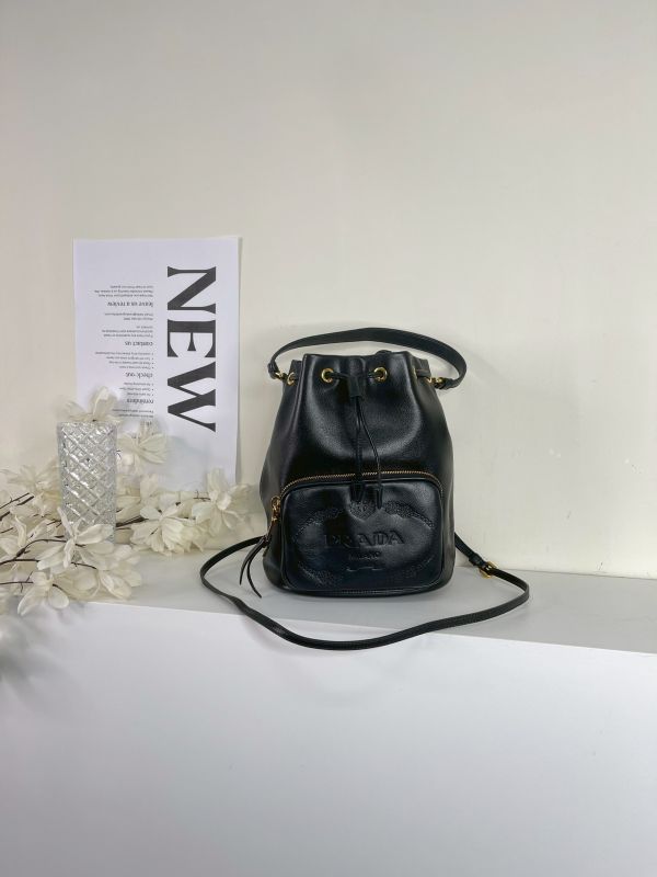 【分期0利率】PRADA 皮革水桶包【未使用閒置品】 