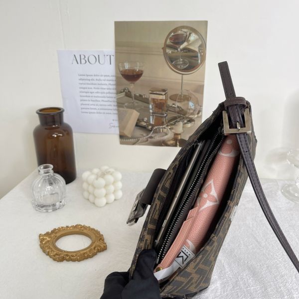 【12期0利率】FENDI 老花腋下包 小號【85成新】 