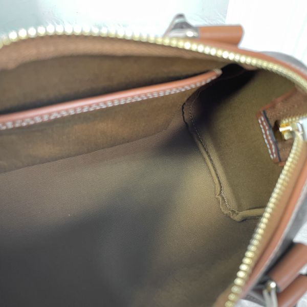 【12 期 0 利率】CELINE 新款凱旋門老花SPEEDY小號，背帶在側邊喔【99成】】 