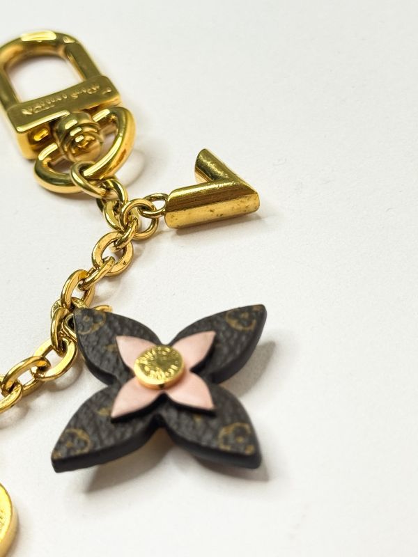 【分期0利率】LV Blooming Flowers 鏈帶手袋吊飾【9成新】 