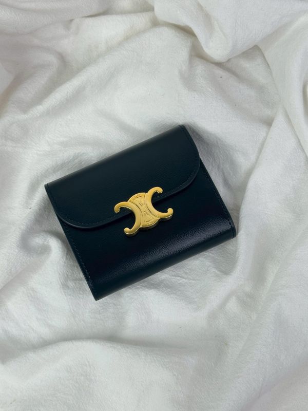 【未使用閒置品】CELINE 亮面牛皮革TRIOMPHE三折短夾 