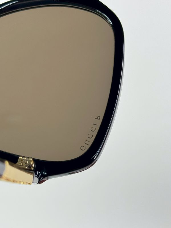 【分期0利率】 GUCCI 大方框側LOGO 墨鏡【99成新】 