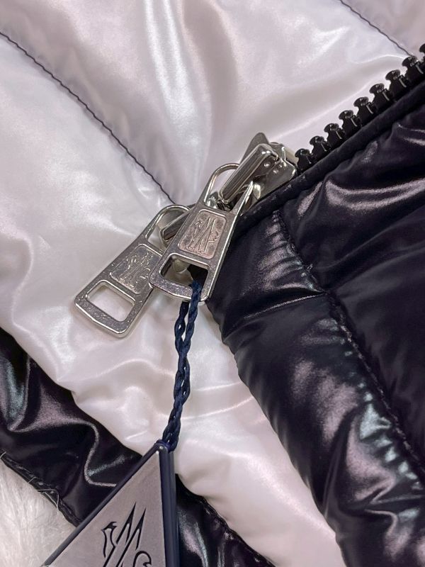 【分期0利率】MONCLER Ragot 羽絨連帽背心【全新品】