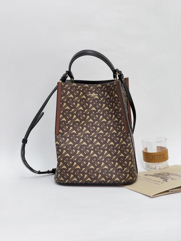 【9成新】BURBERRY PEGGY TB老花水桶包 小號 