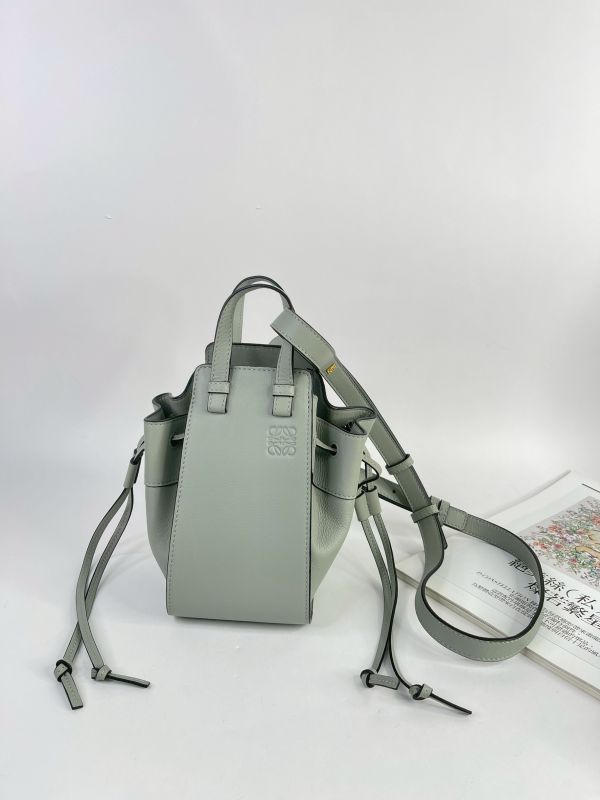 【95成新】LOEWE Mini Hammock 小牛皮 