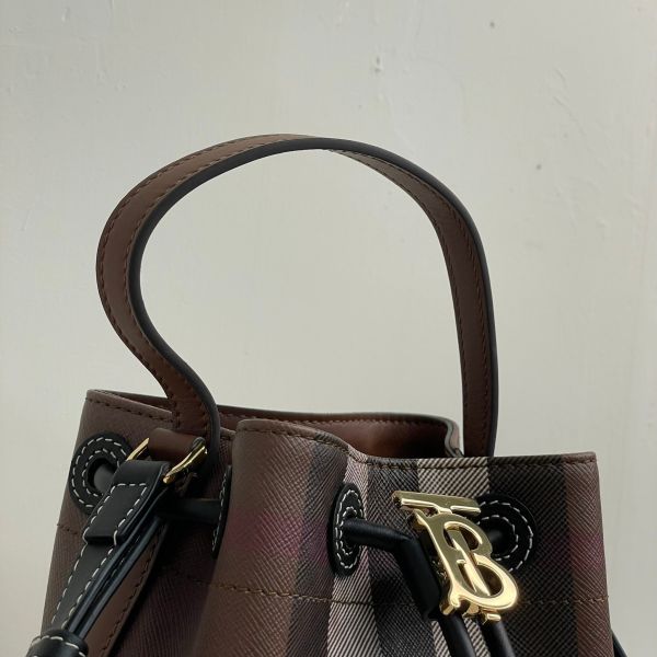 【12期0利率】【全新品】BURBERRY 經典格紋PVC水桶包【現金價33500】 