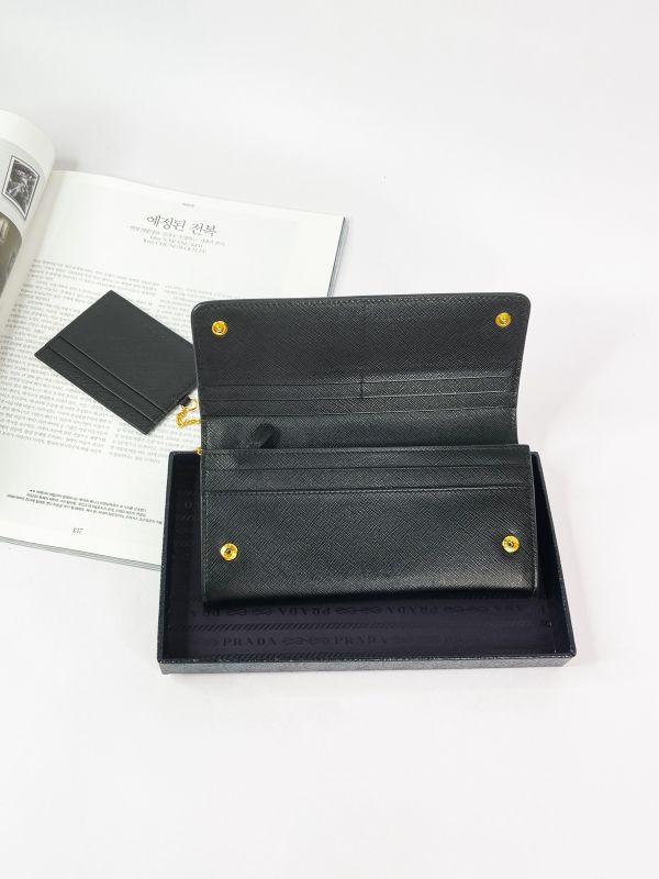 【分期0利率】PRADA 浮雕LOGO 防刮信封長夾【85成新】 