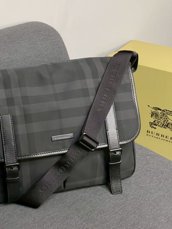 【分期0利率】BURBERRY 炭灰格紋郵差包 【99成新】 