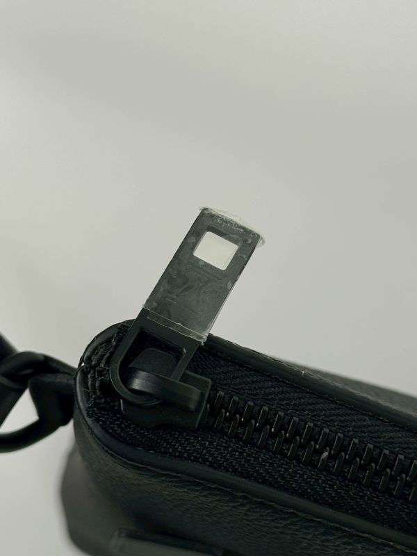 【全新品】LV Takeoff 隨身包 