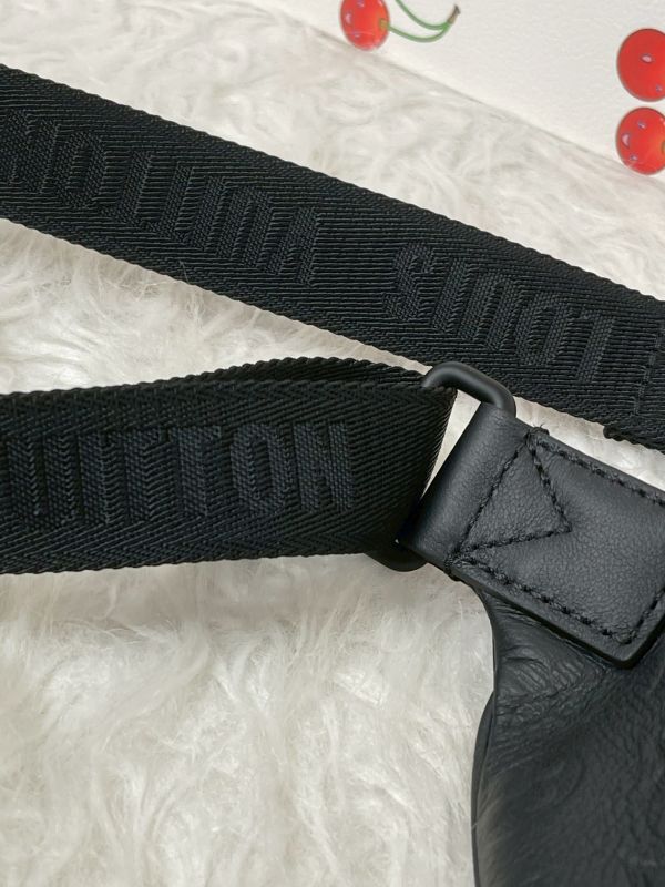 【分期0利率】LV Discovery PM 腰包【未使用閒置品】 