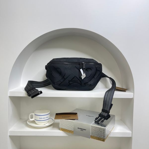 【12期0利率】BURBERRY Sonny 滿版TB 印刷 LOGO腰包【22年台灣購證】【9成新】 
