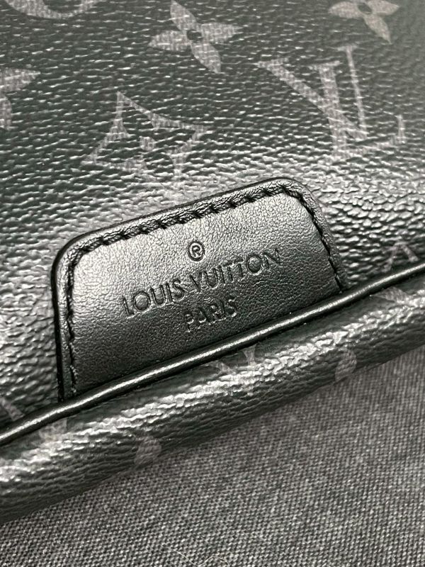 【9成新】LV 皮革背帶黑老花腰包 