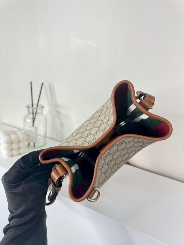 【分期0利率】GUCCI GG Emblem系列小號水桶包 【99成新】 