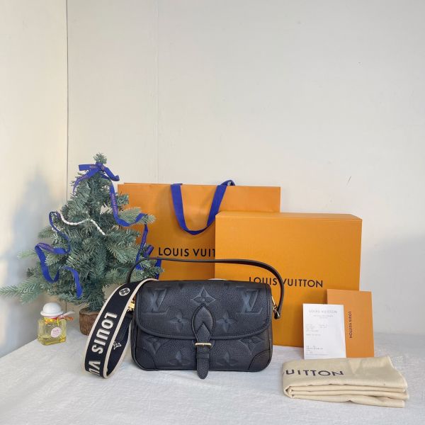 【12期0利率】LV  Diane Monogram Empreinte 法棍包【99成新】 