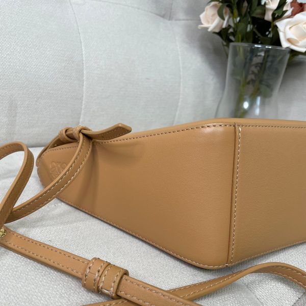 【99成新】【12期0利率】LOEWE Mini Hammock Hobo bag in classic calfskin 