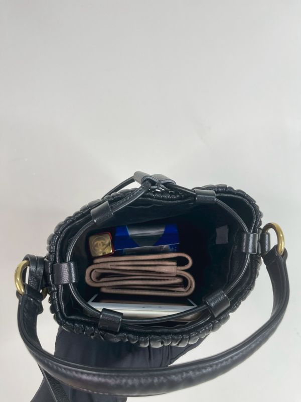 【未使用閒置品】MIUMIU Matelasse 納帕皺摺迷你抽繩水桶包 