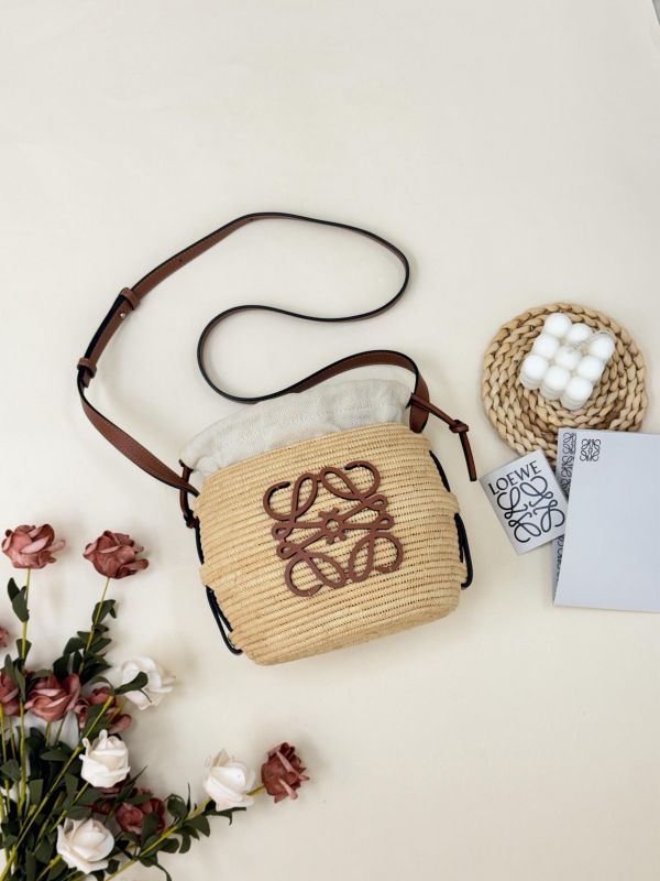 【9成新】LOEWE Beehive 草編水桶包 