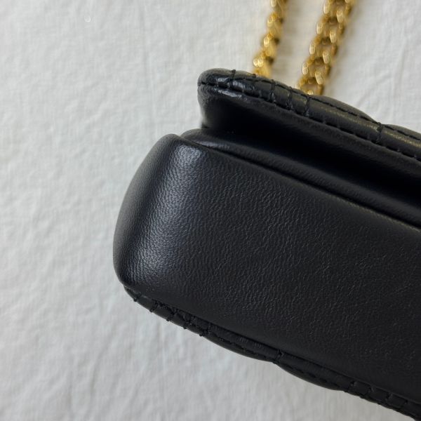 【12期0利率】BURBERRY LOLA 小羊皮迷你翻蓋包【95成新】 