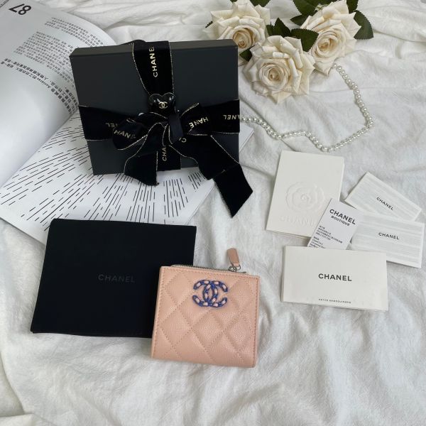 【99成新】【12 期 0 利率】Chanel 雕刻山茶花粉色對折短夾 牛皮 