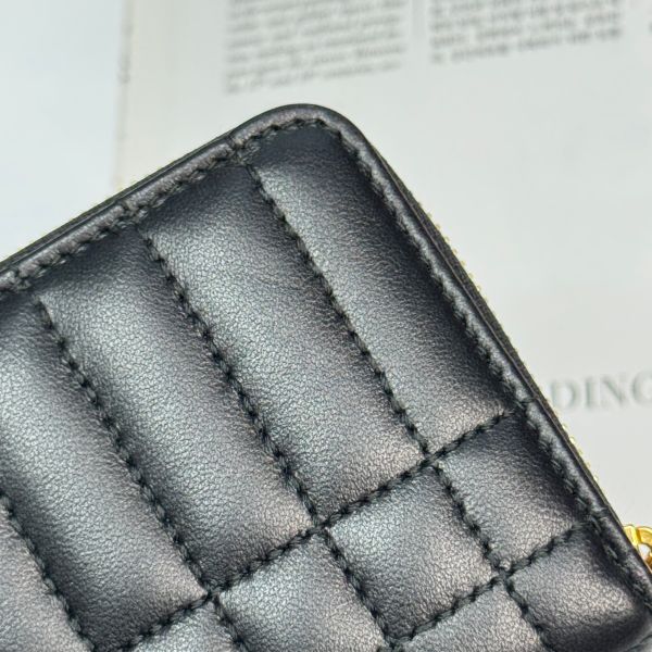 【12期0利率】BURBERRY Lola 衍縫拉鍊零錢包 黑/淡金扣【95成新】 