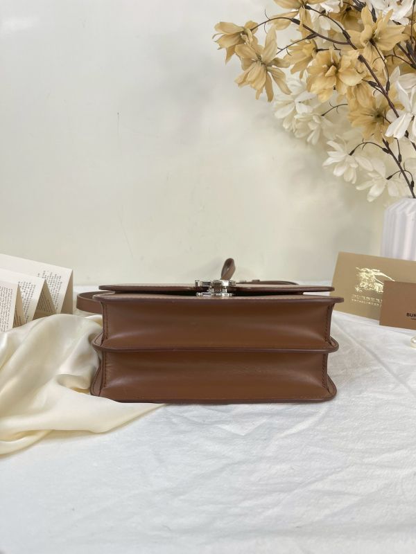 【分期0利率】BURBERRY TB鎖頭 小號翻蓋斜背包【9成新】 