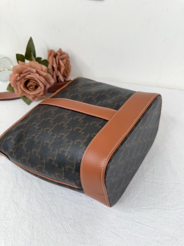 【12期0利率】CELINE TRIOMPHE老花小號水桶包【23年3月羅馬購證】【99成新】 