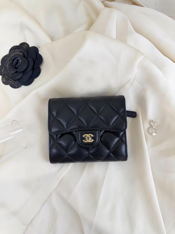 【99成新】CHANEL COCO 背面拉鍊三折短夾 