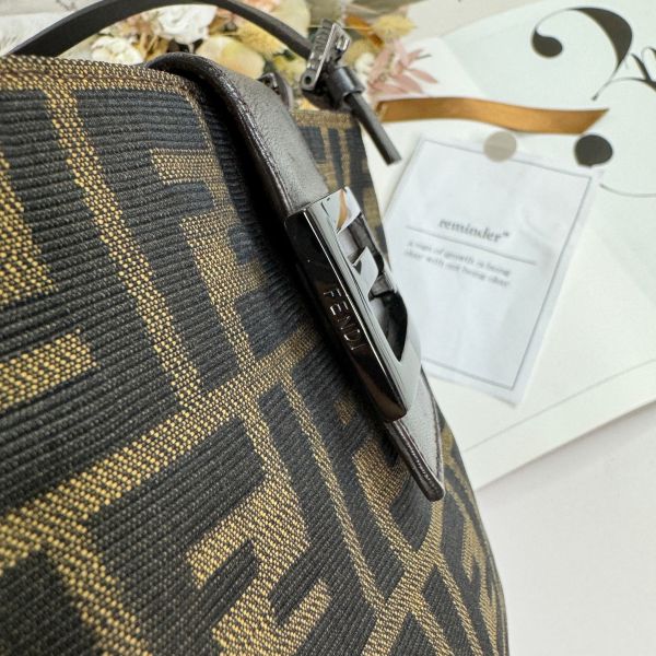 【12期0利率】FENDI老花腋下包【85成新】 