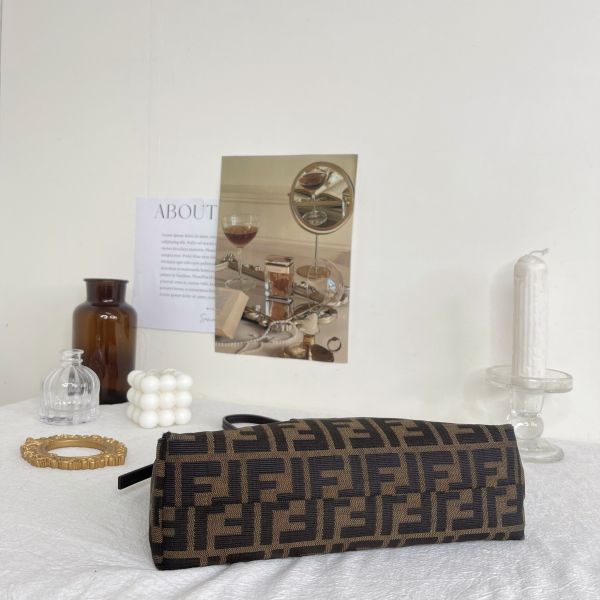 【12期0利率】FENDI 老花腋下包 小號【85成新】 