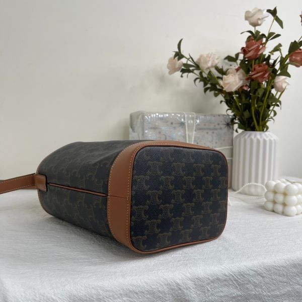 【12期0利率】CELINE TRIOMPHE老花小號水桶包【95成新】 