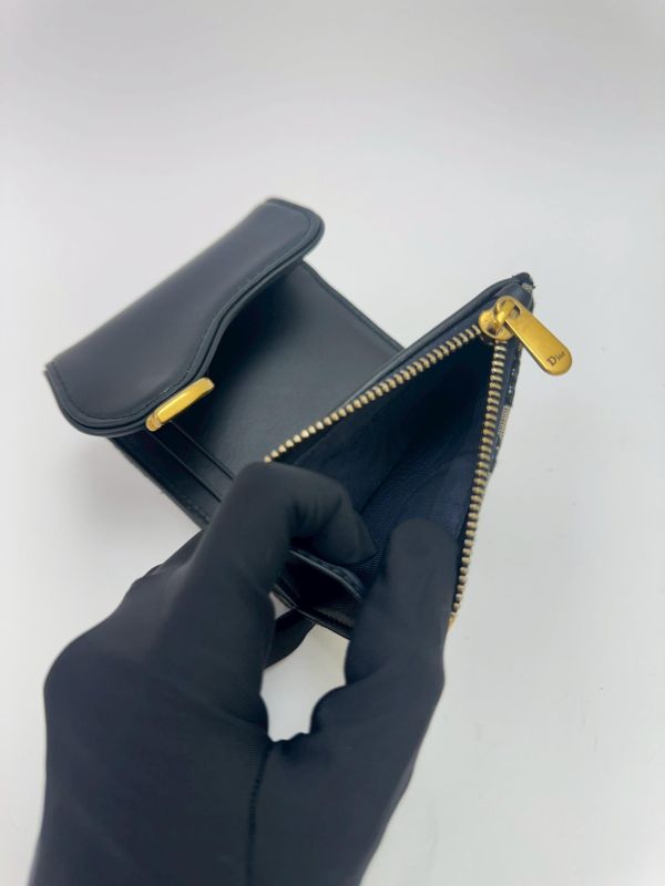 【9成新】Dior Saddle Lotus三折短夾 