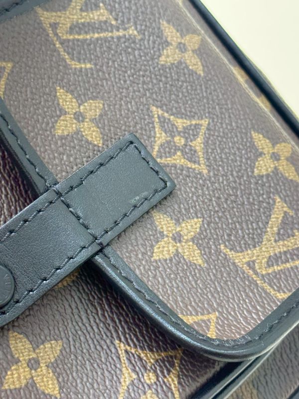 【9成新】LV Christopher隨身包 
