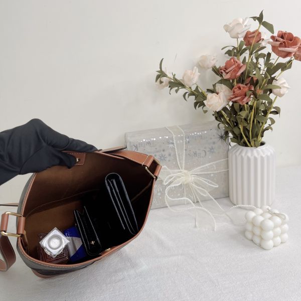 【12期0利率】CELINE TRIOMPHE老花小號水桶包【95成新】 