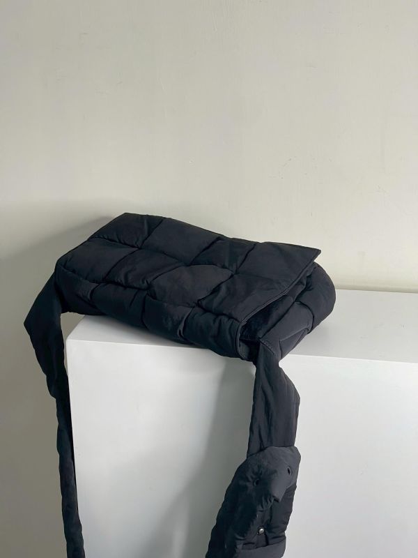 【99成新】BV Padded Tech Cassette 尼龍斜背包 