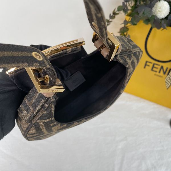 【12期0利率】FENDI 老花迷你餅乾包【95成新】 