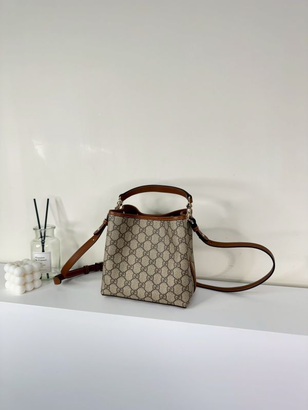 【分期0利率】GUCCI GG Emblem系列小號水桶包 【99成新】 