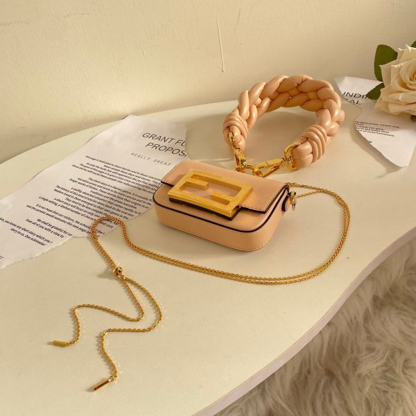 【9.9成新】【12期0利率】FENDI Nano Baguette無敵廢包 