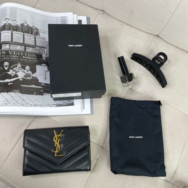 【12期0利率】YSL 粒面壓紋皮革信封卡片夾【9成新】 