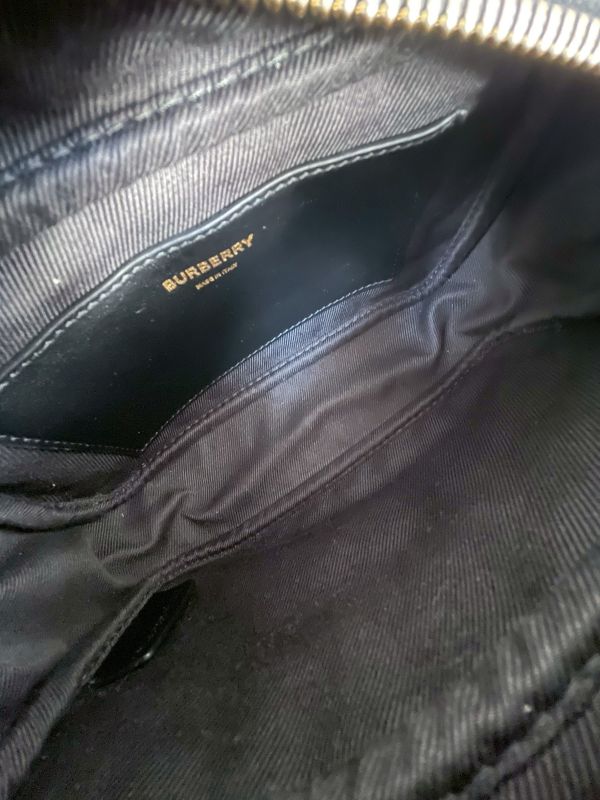 【分期0利率】BURBERRY Lola 羊皮縫線迷你斜背相機包【95成新】 