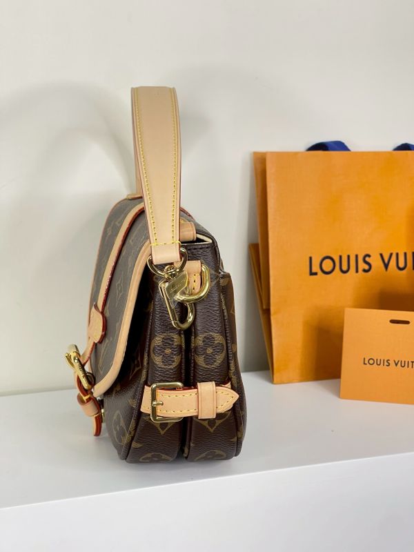 【分期0利率】LV Saumur BB【95成新】 
